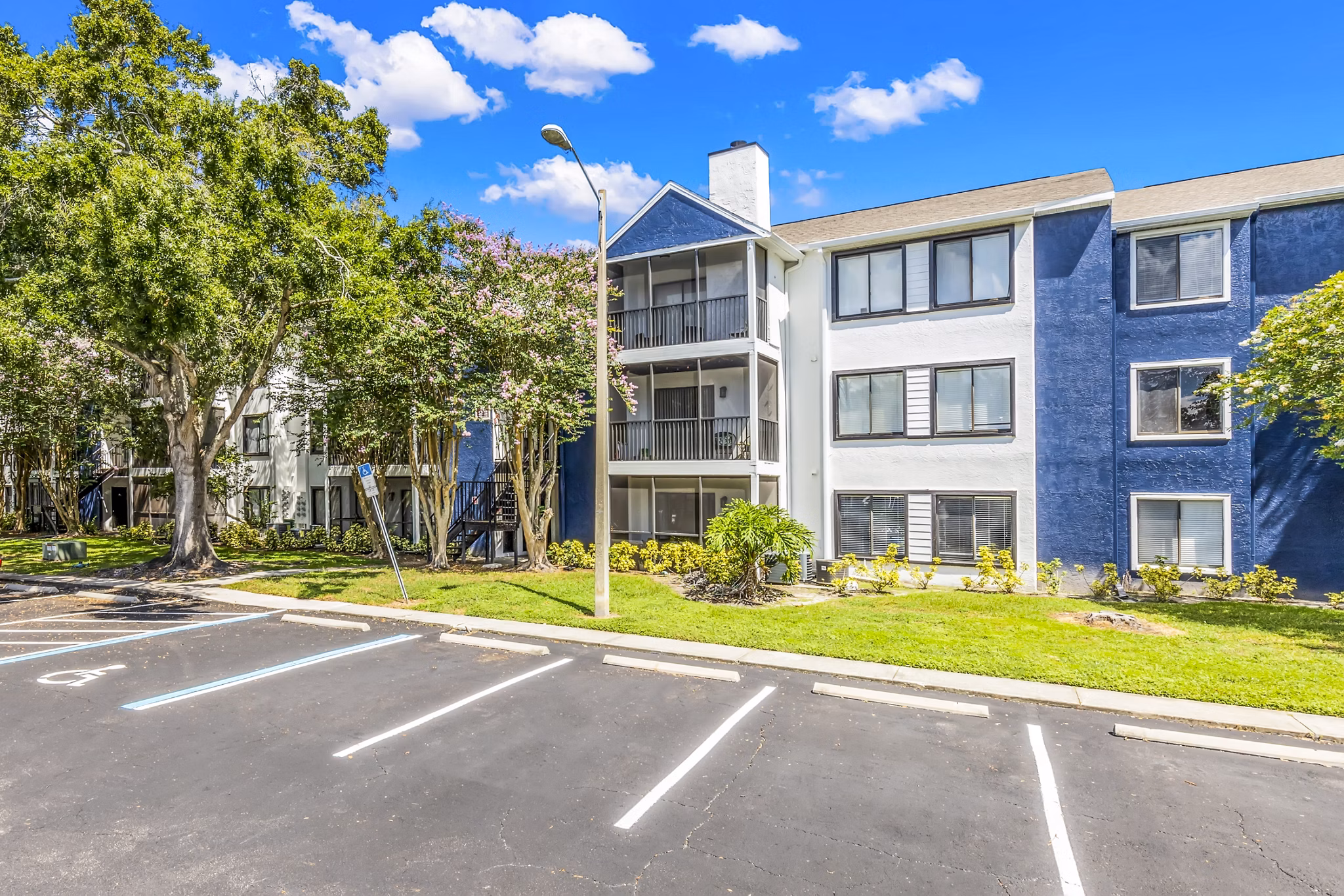 Avana Lakeview Apartments: Contemporary view of luxury apartment building in a vibrant lakeside setting