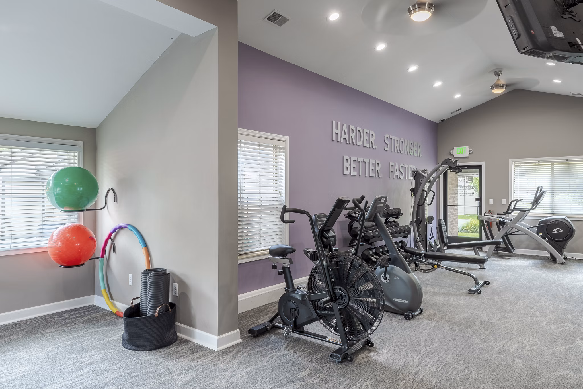 fitness center at Heather Ridge Apartments 