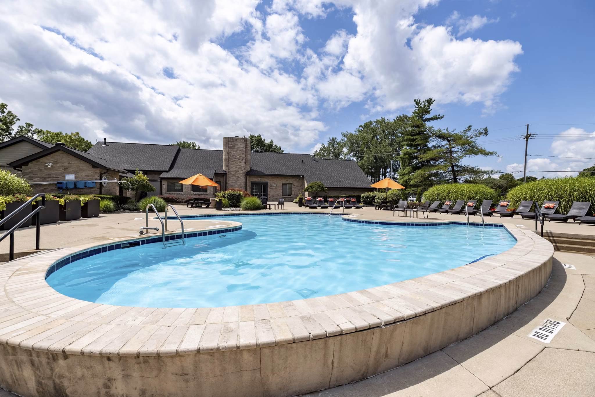 pool at Heather Ridge Apartments 