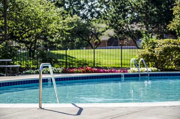 Rooftop infinity pool with city views at Laurel Valley Apartments