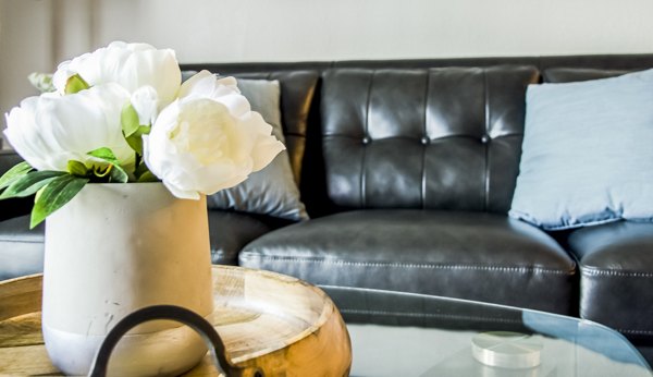 Elegant living room with modern furnishings at Oak Hill Apartments