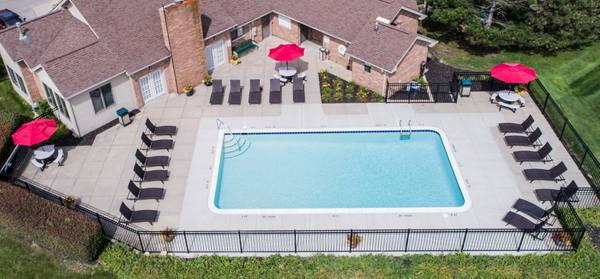 pool at Pine Ridge Apartments