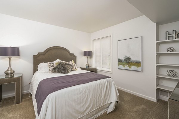 Cozy bedroom with modern decor in Shoal Creek Apartments