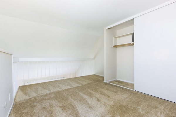 bedroom at Summit at Sausalito Apartments