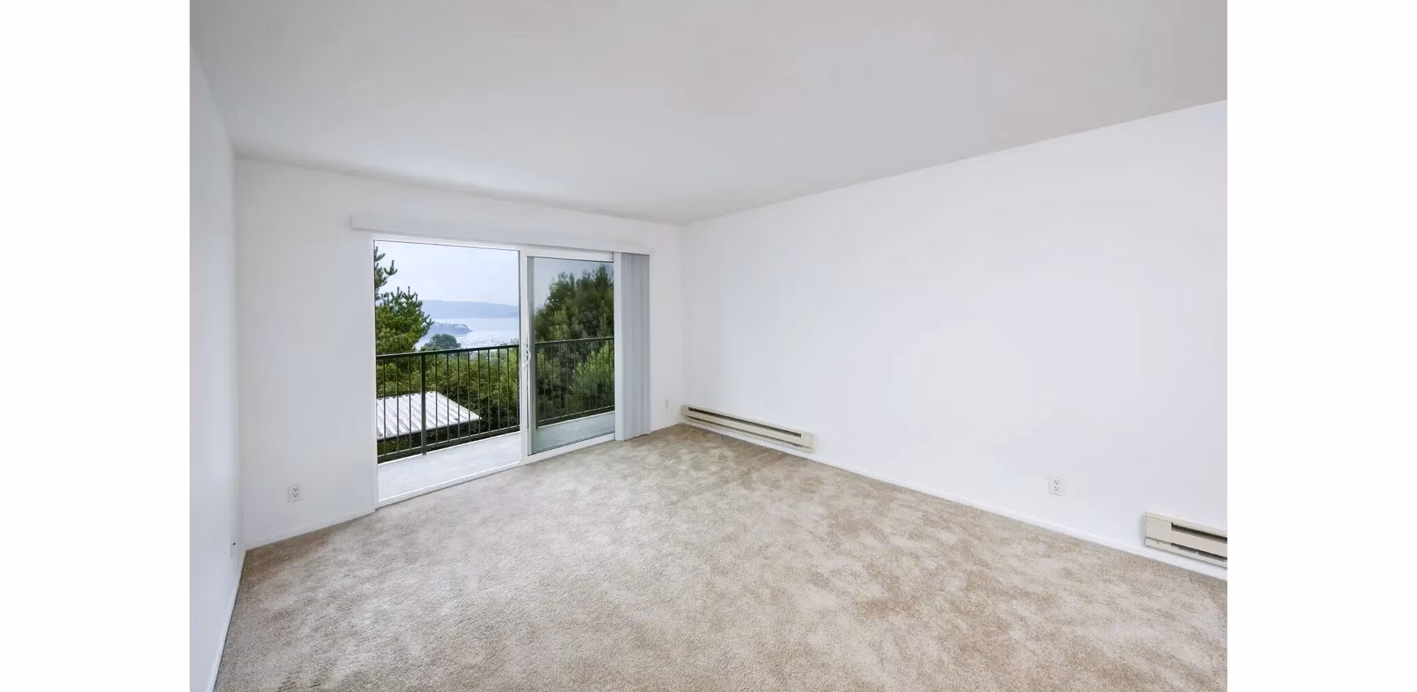 living room at Summit at Sausalito Apartment