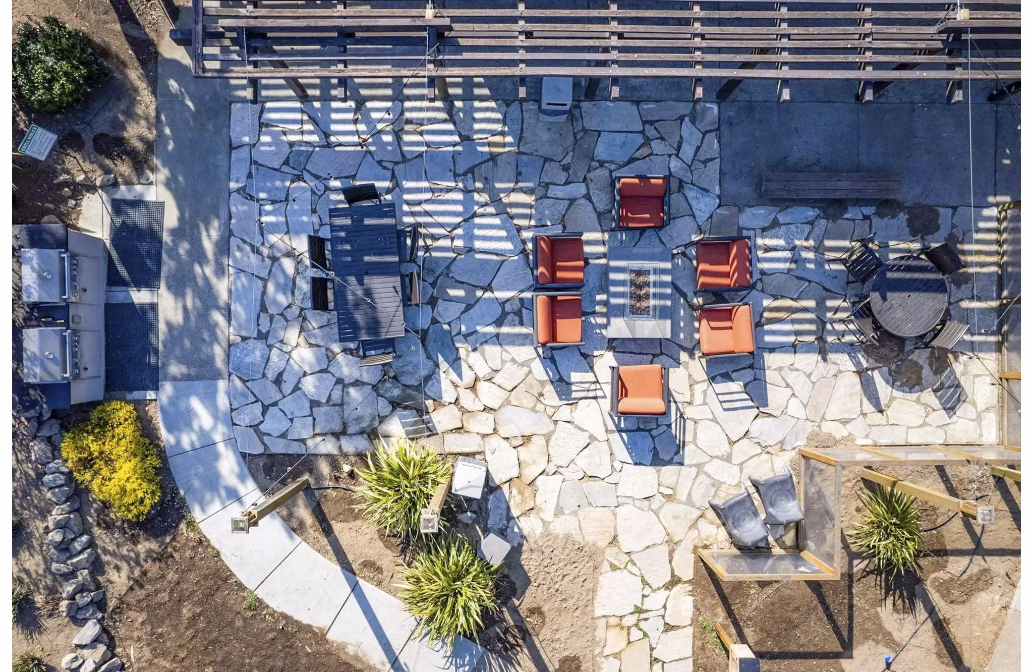 grill area/patio at Summit at Sausalito Apartments