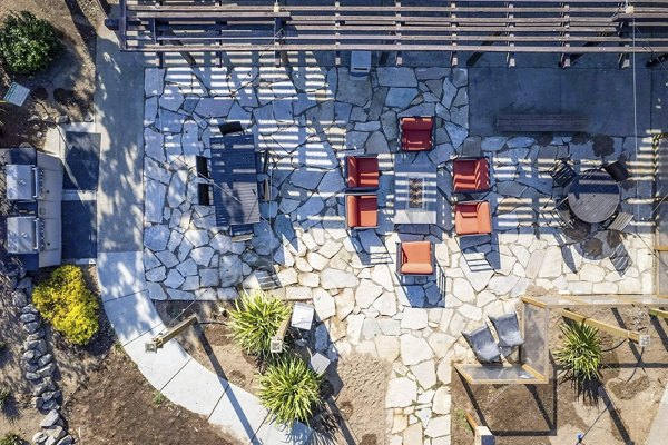 grill area/patio at Summit at Sausalito Apartments