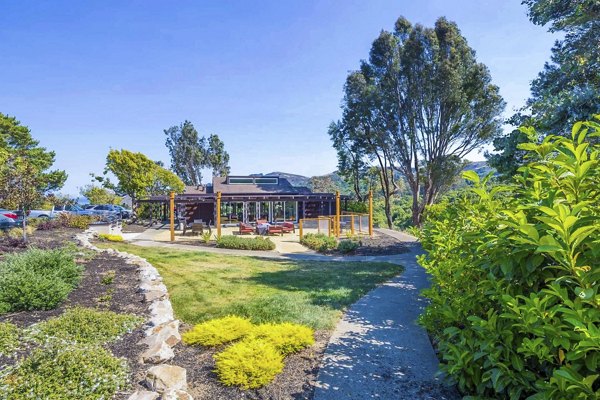 grill area/patio at Summit at Sausalito Apartments