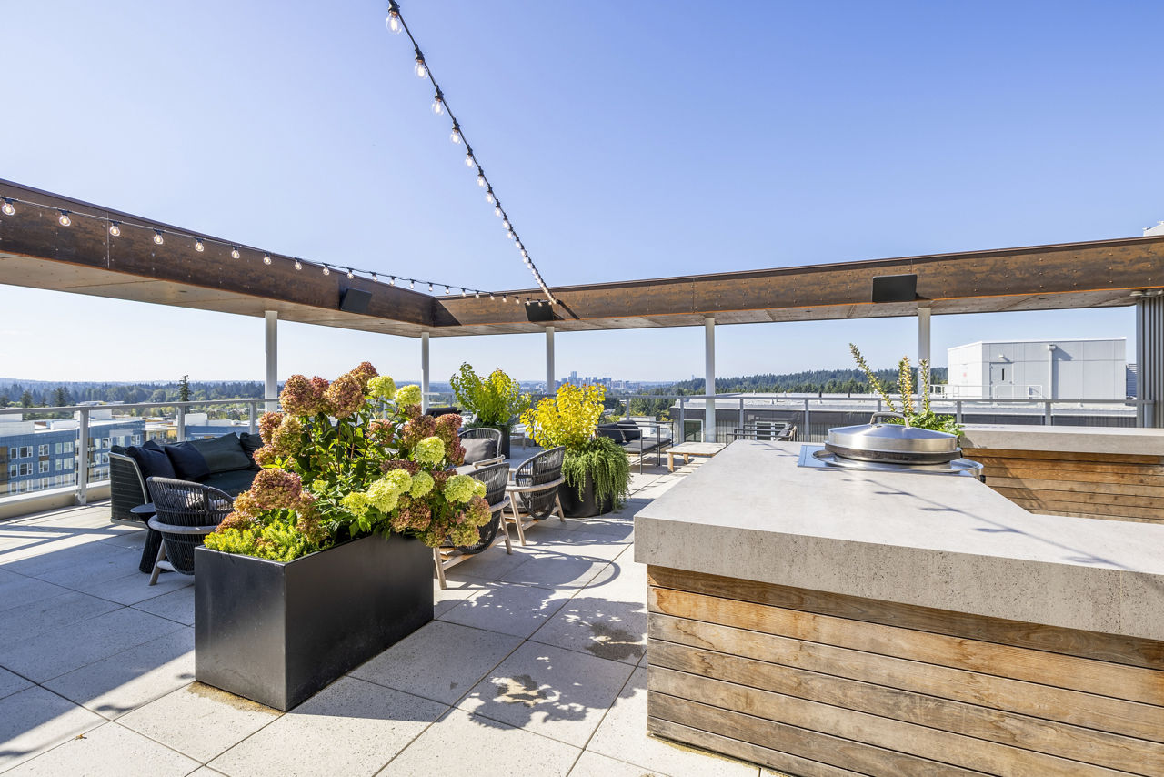 Roof deck at Verde Esterra Park