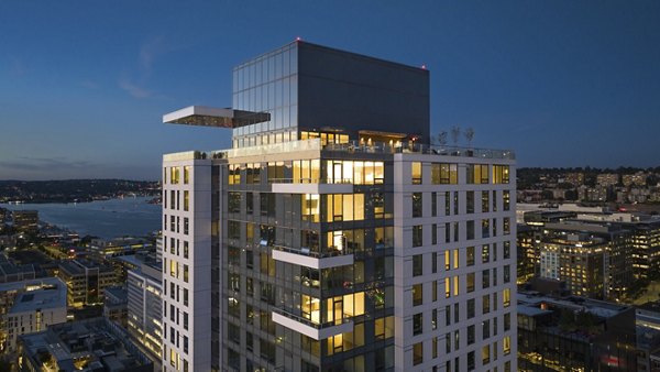 The Waverly Apartments: Upscale design in vibrant city setting