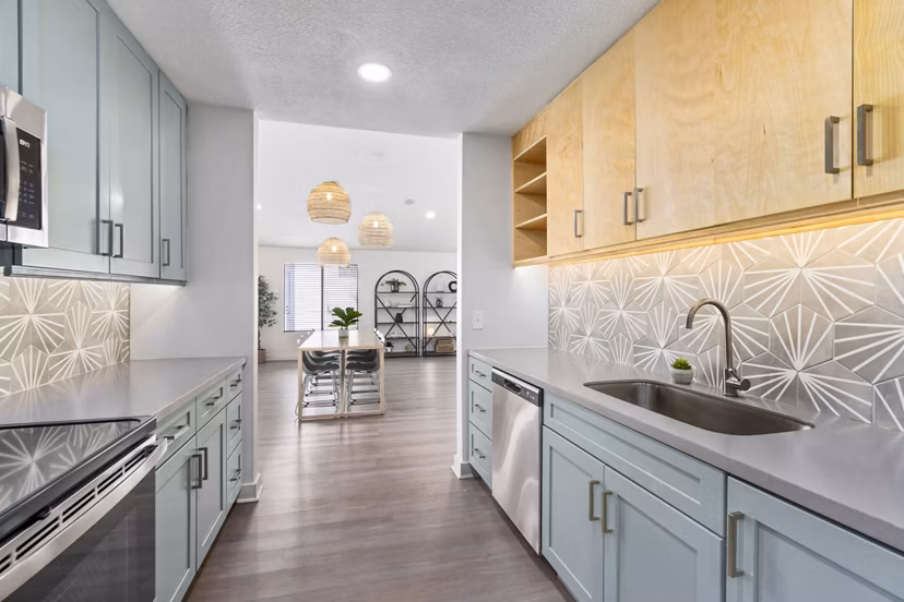 Clubhouse with elegant seating and modern dÃ©cor in Sparro Apartments