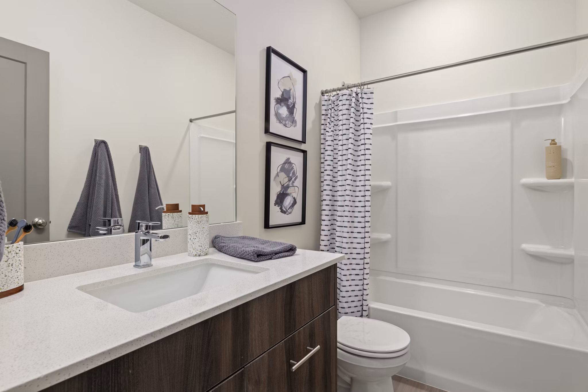 bathroom at Sky Meadow Villas Apartments