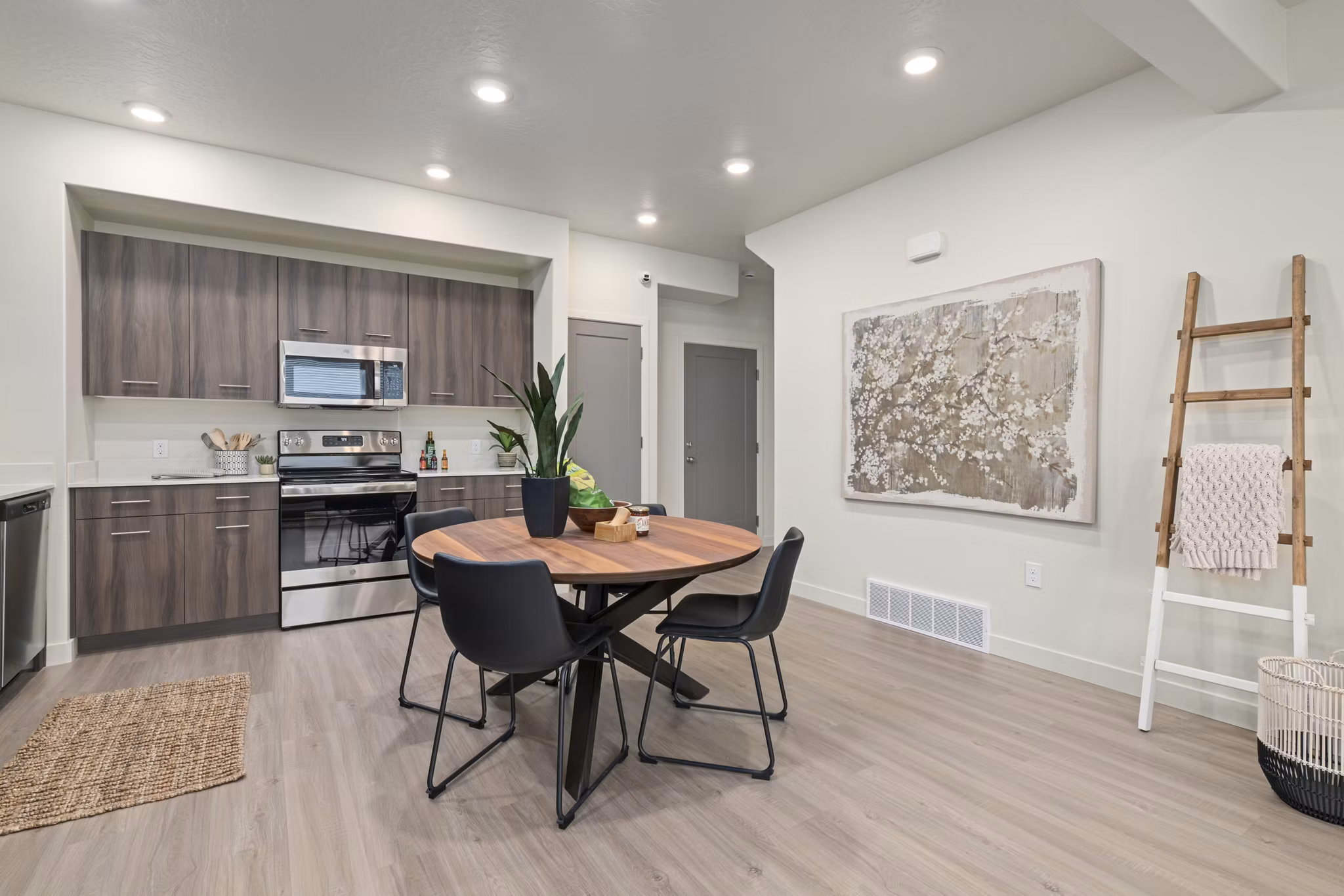 dining room at Sky Meadow Villas Apartments