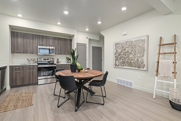 dining area at Fossil Cove Apartments