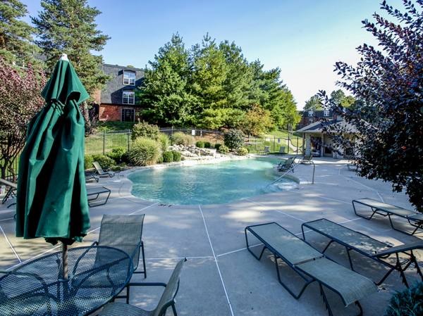 pool at Beau Jardin Apartments