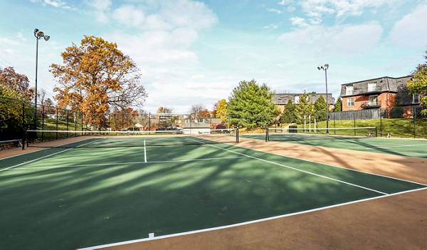 tennis court at Beau Jardin Apartments