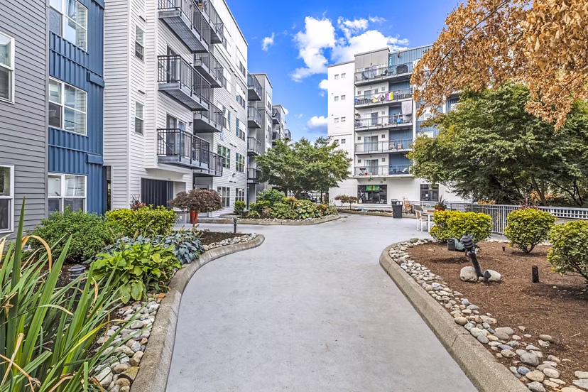 Courtyard with landscaped gardens and seating at Solara Apartments