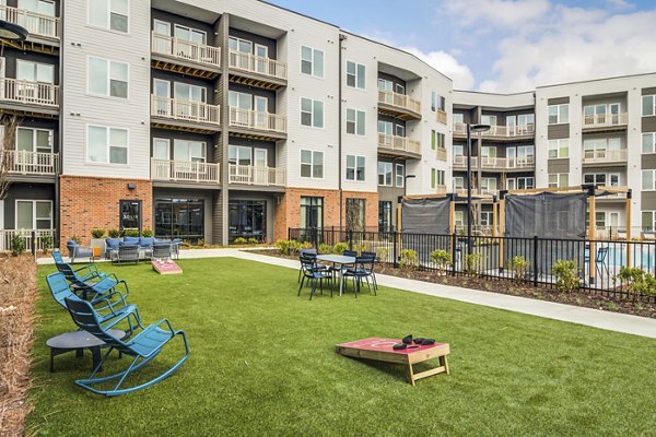 courtyard area at Solis Gainesville Apartments