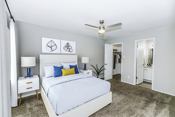 Cozy bedroom with contemporary decor in Ridgemont at Stringers Ridge Apartments