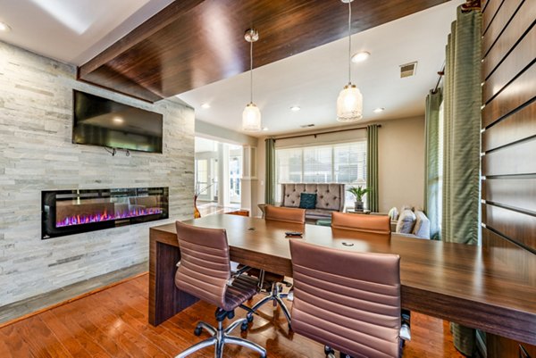 GS Avana Copper Springs: Modern luxury apartments with landscaped in Houston, Texas