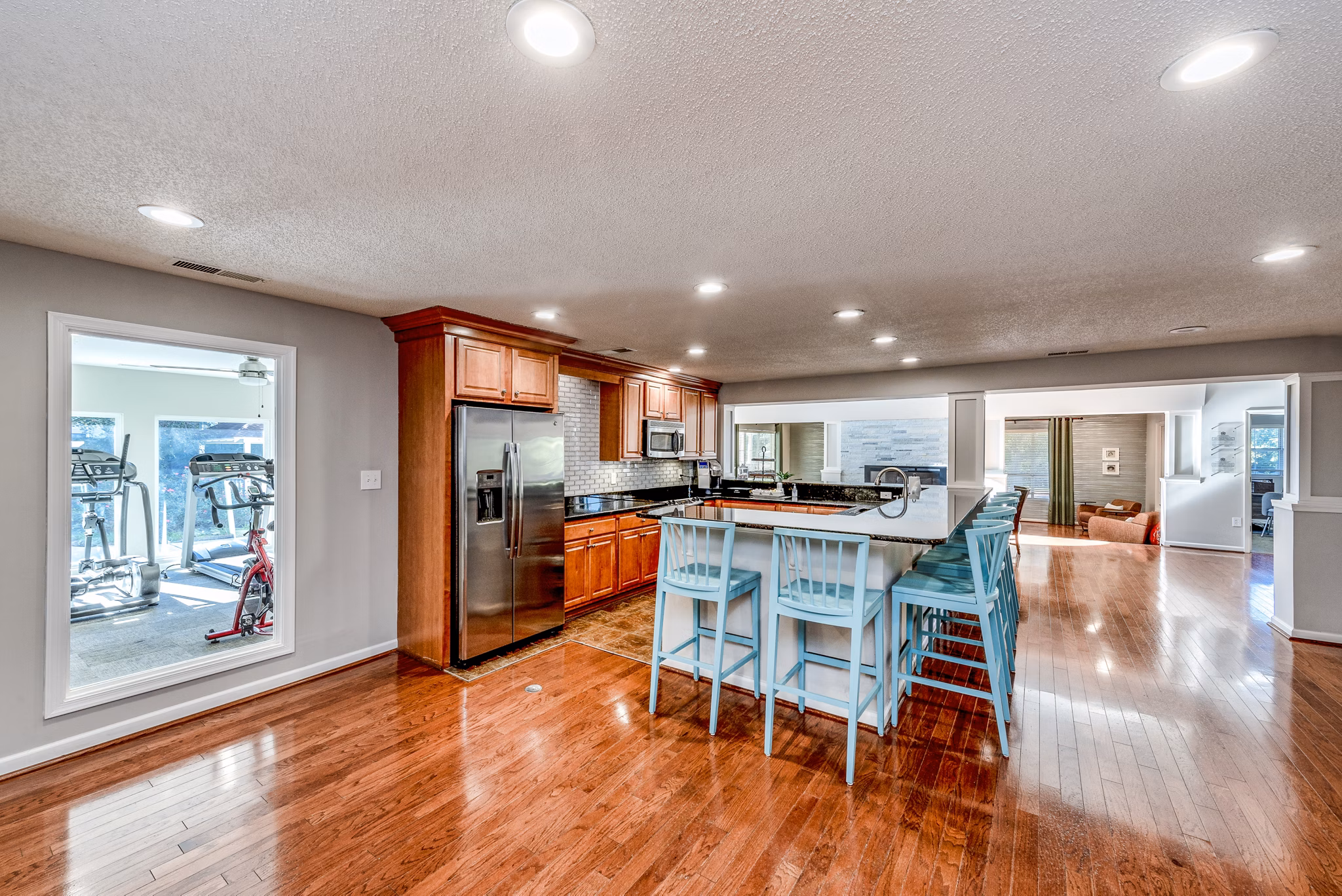 Avana Copper Springs: Luxury apartments with mountain views in suburban location