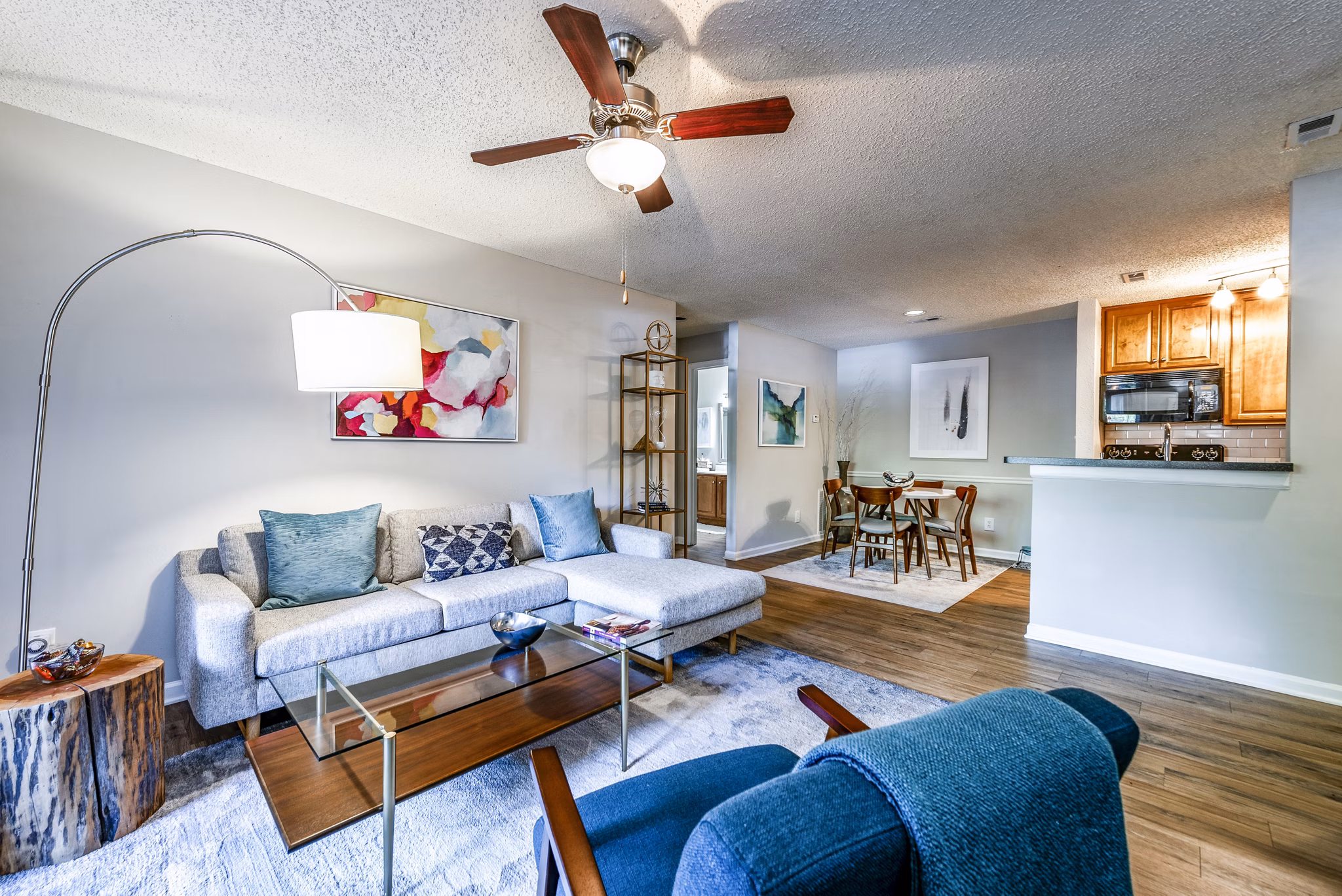 Avana Copper Springs: Modern luxury apartments with lush landscaping in Phoenix