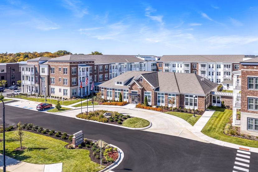 Album Indian Lake Apartments: Elegant luxury apartments with scenic lake views in Hendersonville