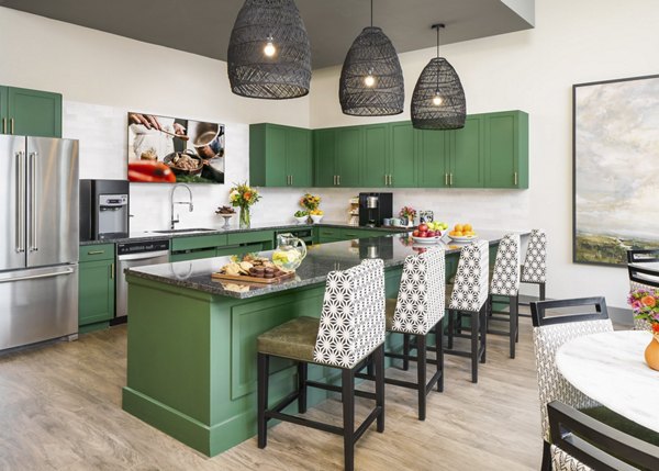 Album Indian Lake: Modern clubhouse with luxury amenities in Hendersonville for upscale apartment living