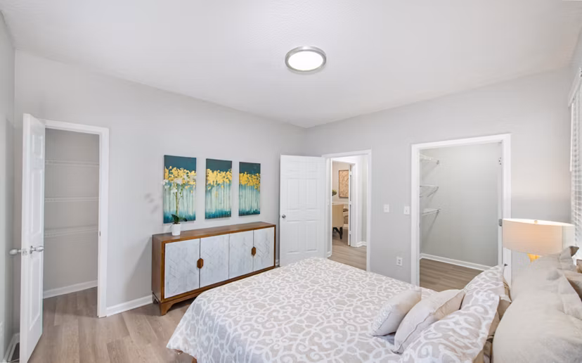 Spacious bedroom with modern furnishings at Avana Thornblade Apartments, Greystar luxury living in the vibrant Greenville community