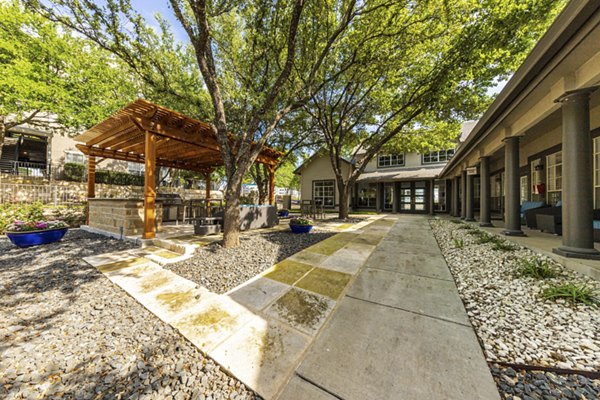 Grill area with stylish patio seating at The Highline Apartments, perfect for outdoor dining and relaxation