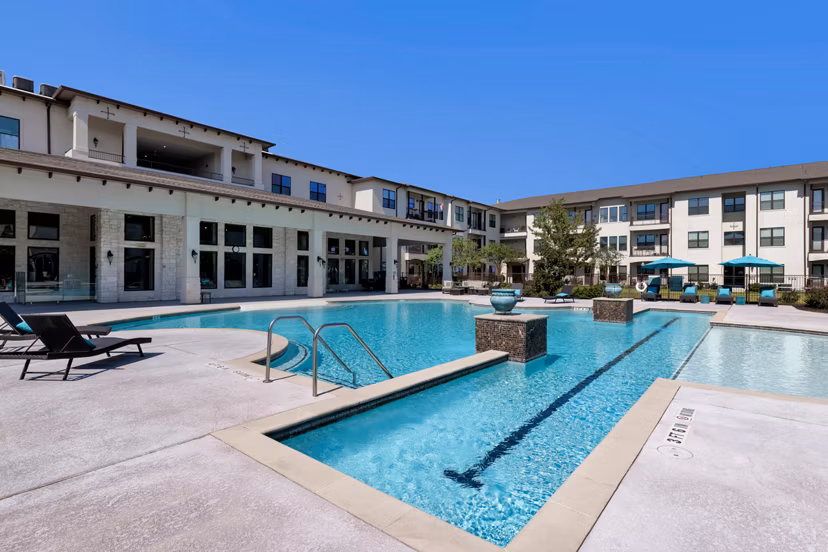 pool at Ivy Point Kingwood