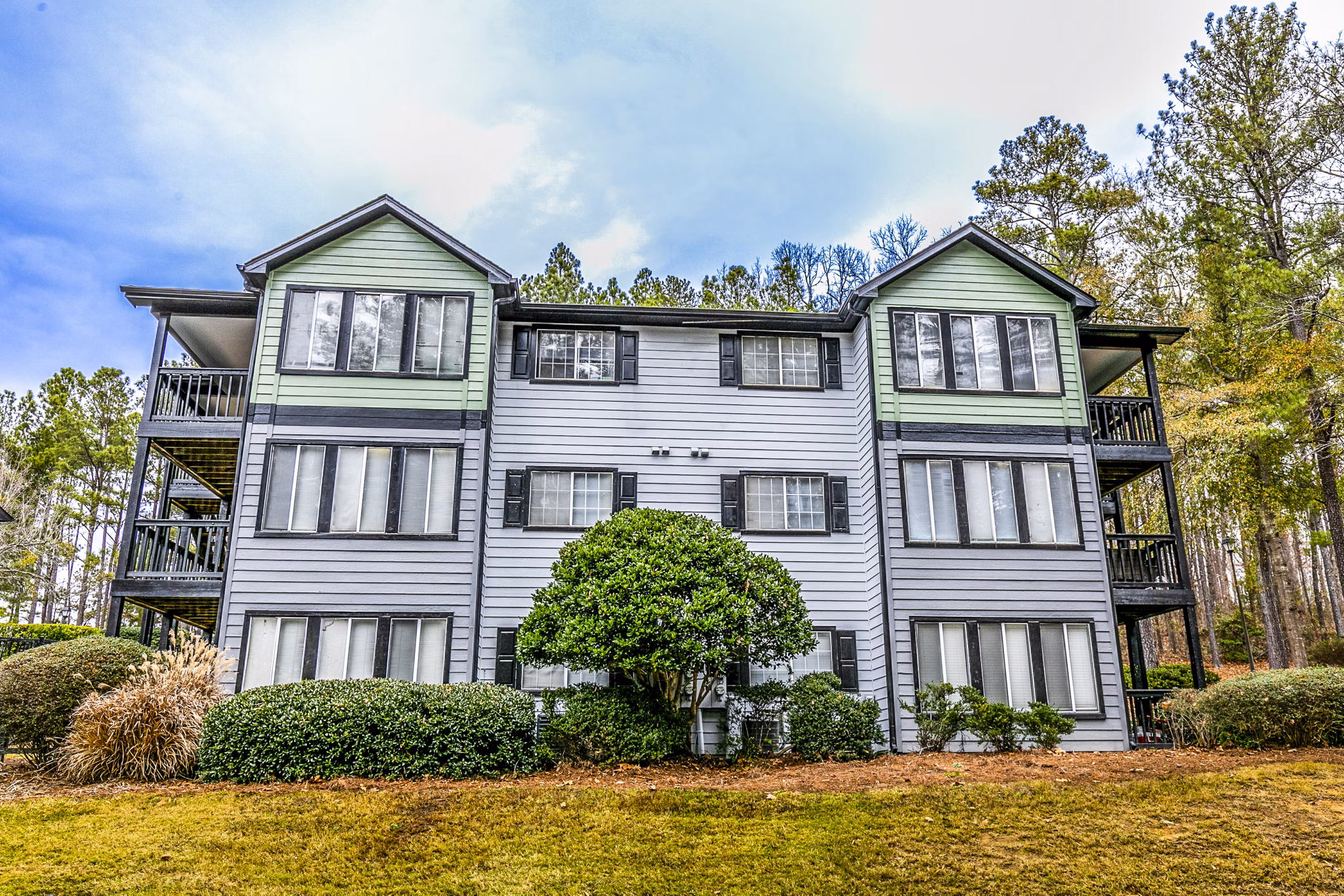 Champions Glen: Elegant of luxury apartments in vibrant neighborhood