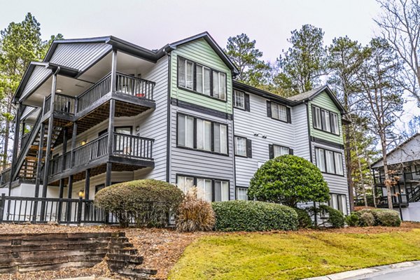 building/exterior at Champions Glen Apartments