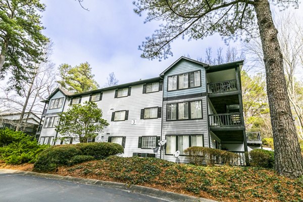 Champions Glen: Elegant building at luxury apartments in a serene setting