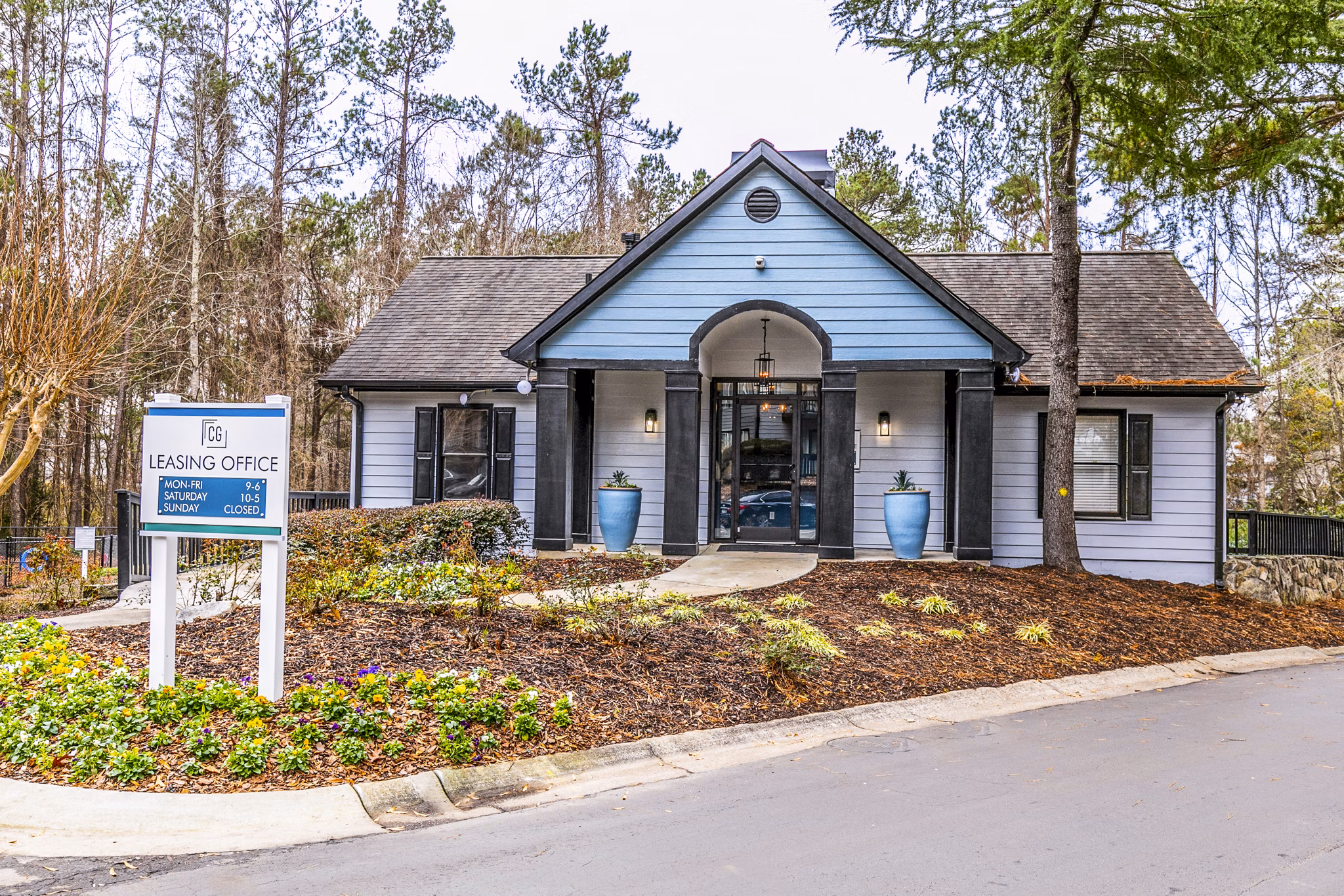Modern clubhouse and leasing office in Champions Glen Apartments, featuring luxurious interiors and contemporary design