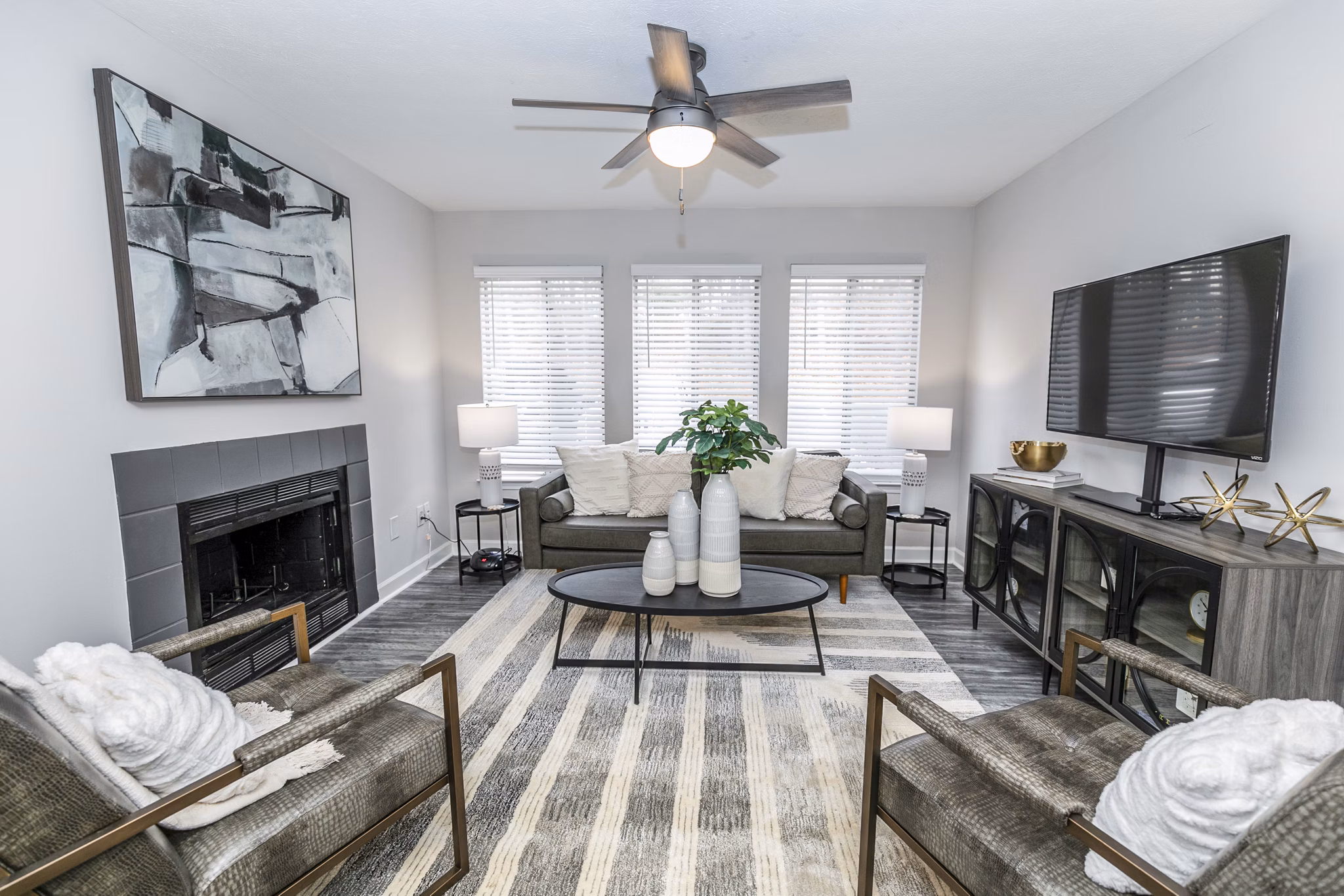 Spacious living room with modern decor at Champions Glen Apartments in Atlanta