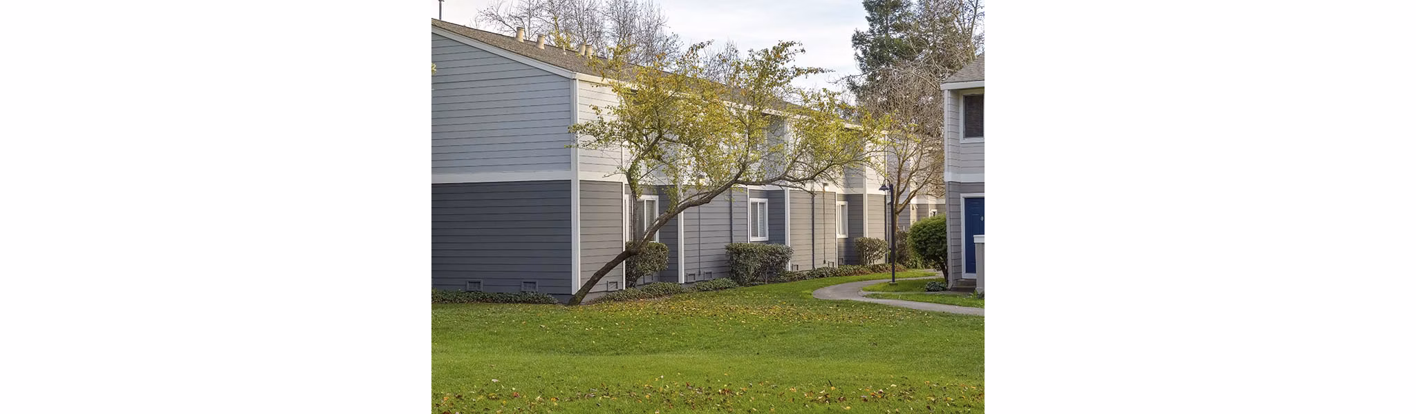 Vineyard Gardens Apartments: Elegant building with lush landscaping in a desirable neighborhood