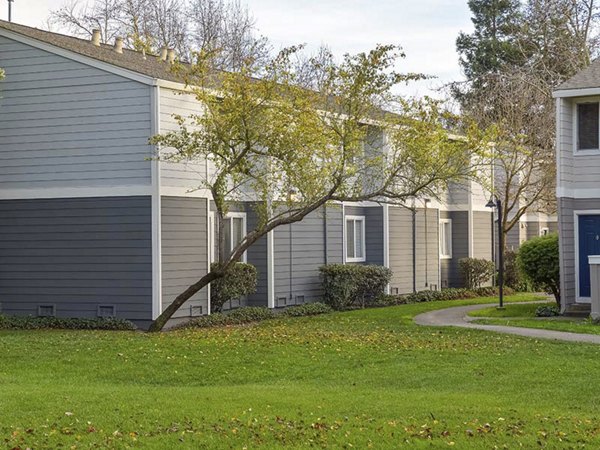 Vineyard Gardens Apartments: Elegant building with lush landscaping in a desirable neighborhood