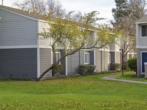 building/exterior at Vineyard Gardens Apartments