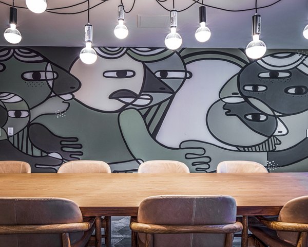 Well-equipped meeting facility at Landsby Apartments with modern decor and seating, ideal for business gatherings