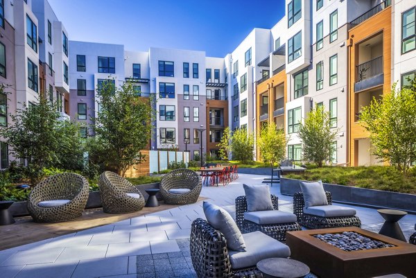 courtyard patio at Landsby Apartments