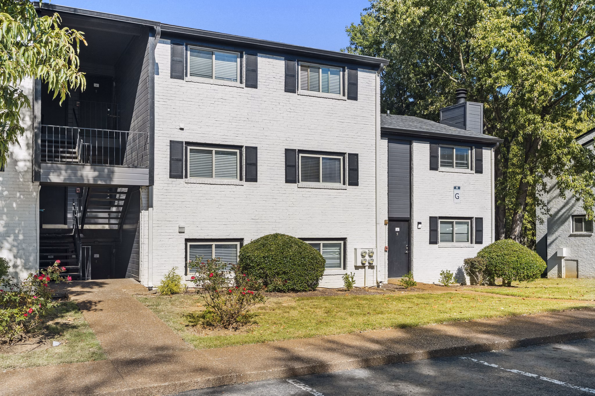 building at Avana Collins Creek Apartments