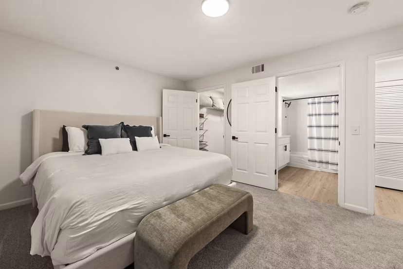 Cozy bedroom featuring modern decor at Avana South Oaks Apartments