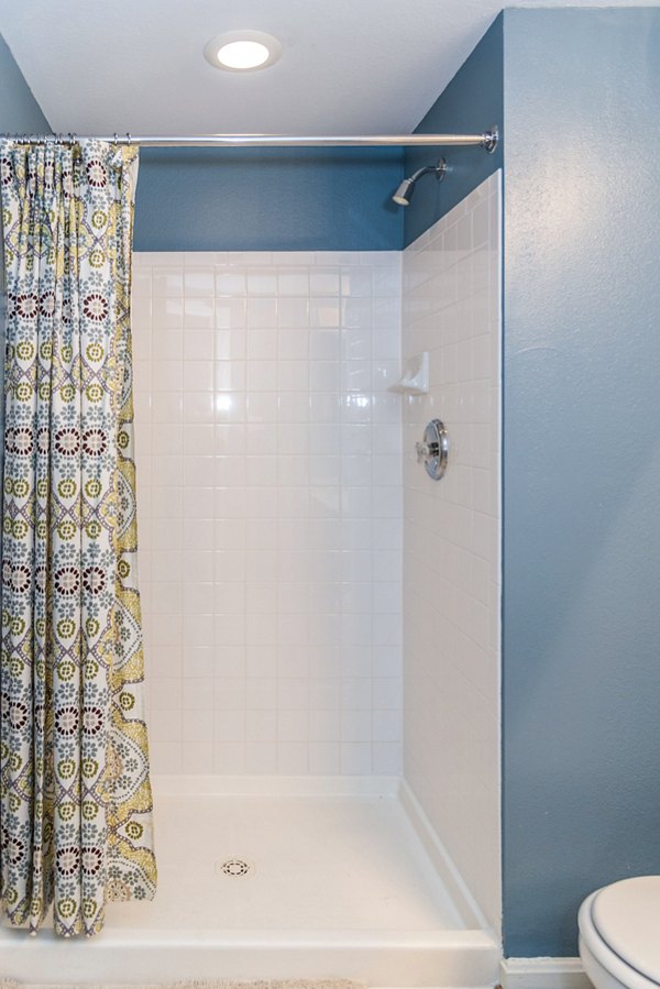 bathroom at Pinnacle at Town Center Apartments