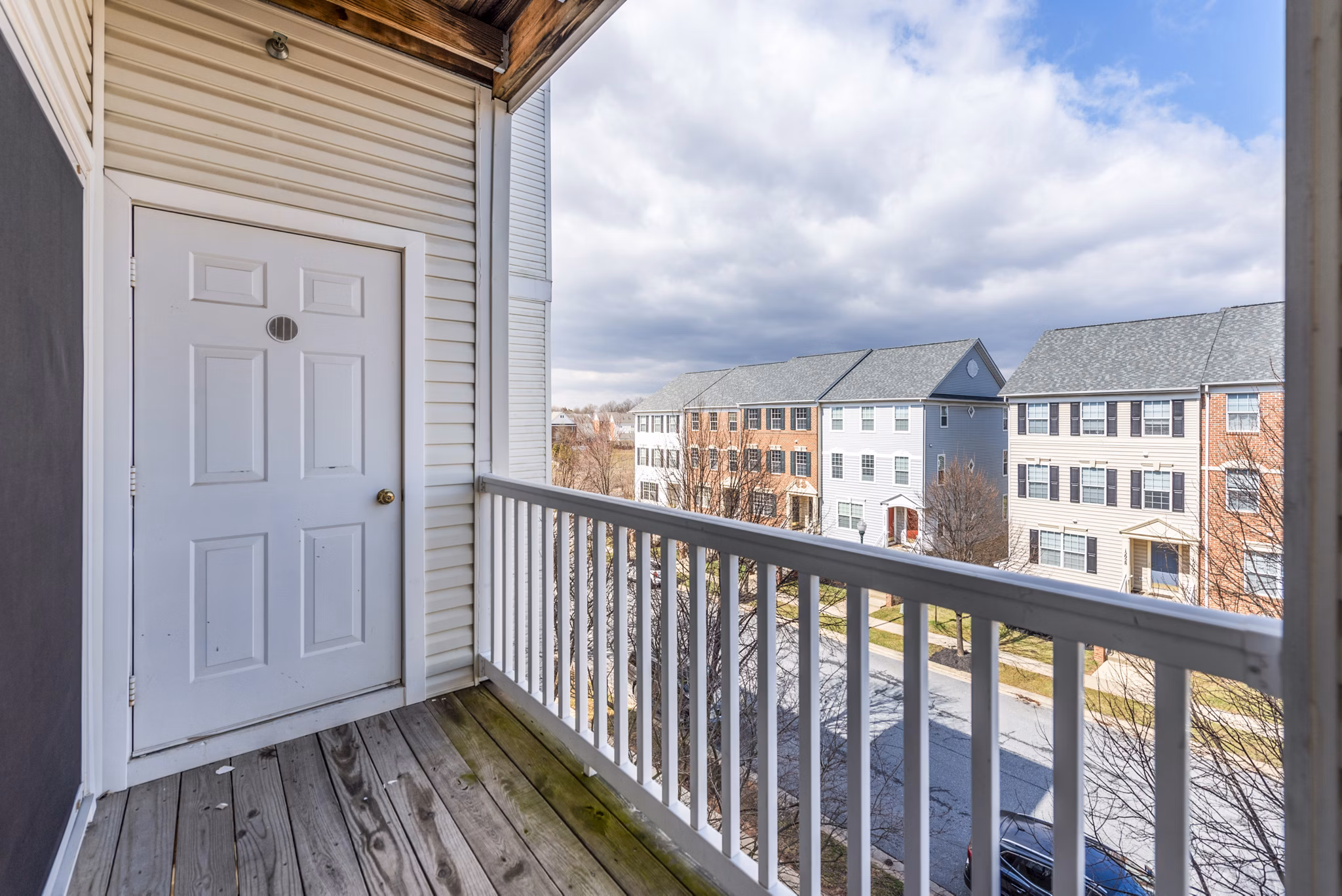 Modern patio with stylish seating and greenery at Pinnacle at Town Center Apartments