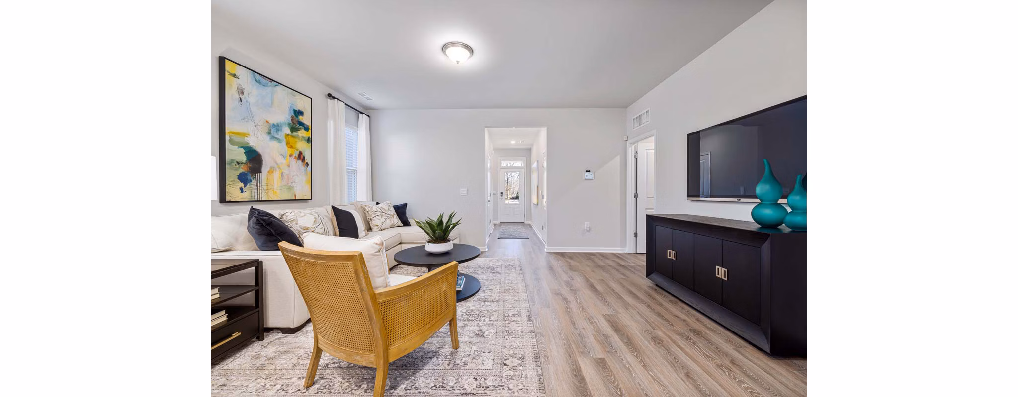Spacious living room with modern furnishings in Ashford Townes Apartments