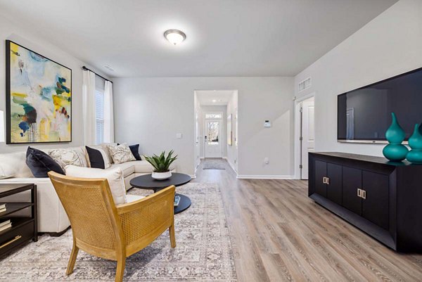 Spacious living room with modern furnishings in Ashford Townes Apartments