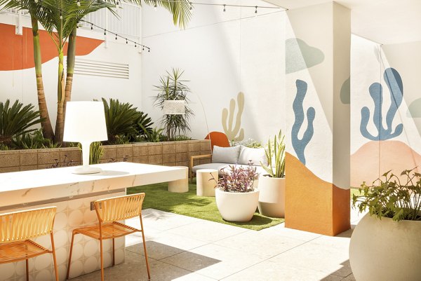 Circular courtyard featuring lush gardens at The Charlie Mar Vista luxury apartments