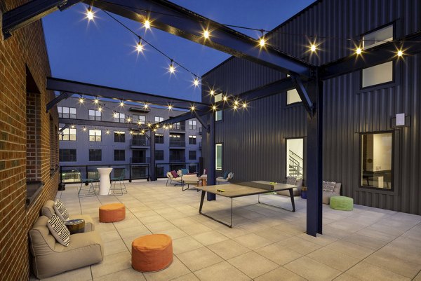  courtyard at Broadstone Pullman Apartments