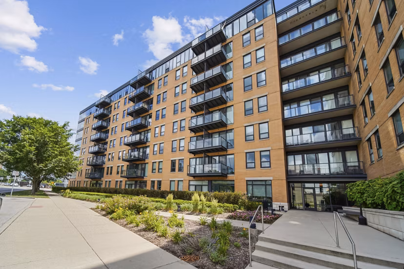 BUILDING at 1717 Evanston Apartments